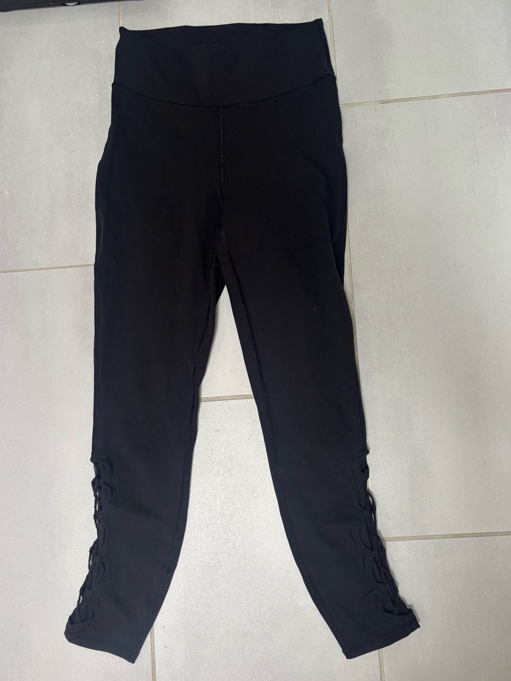 LULULEMON BLACK LEGGINGS WITH SIDE DETAILING